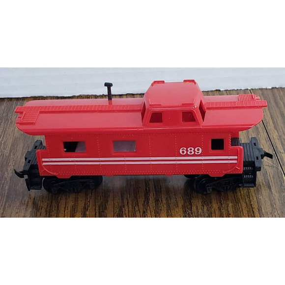 TYCO HO Scale Red White Striped Caboose 689 - Picture 1 of 8